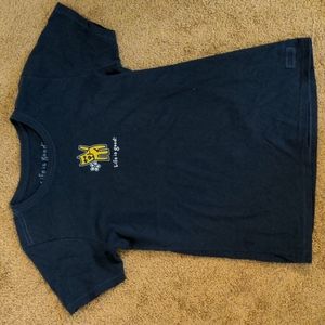 Life is Good t-shirt. Navy blue with a yellow dog holding a flower 🐕🌺